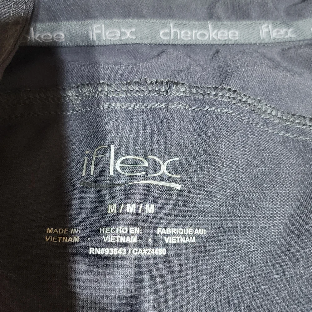 LOT OF 5 WOMEN’S SCRUB JACKETS ST. LUKE’S HOSPITAL EMBROIDERED LOGO SIZE M & L - Picture 8 of 12